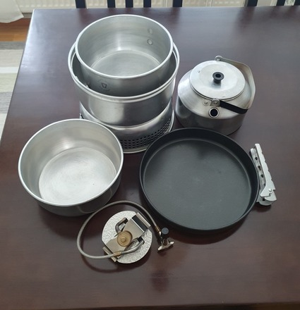 Trangia kaasupolttimella ja kahvipannulla