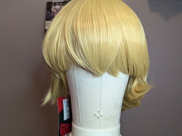 Selling with online payment: Short Blonde Wig 