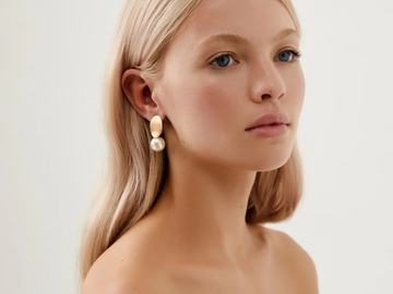 Selling: Amélie George Kallista Pearl Drop Earrings - Rose Gold