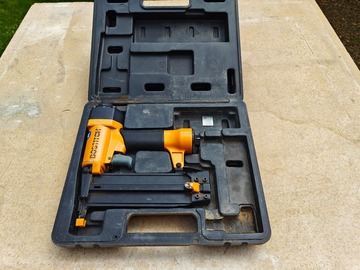 For rent: Cloueur de finition bostitch