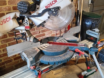 For rent: Scie radiale 305mm sur trépieds