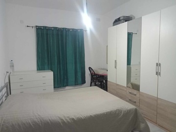 Rooms for rent: 1 bedroom with ensuite bathroom at st julian