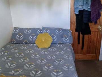 Room Available: Double Room - Female - Earlsfield, London