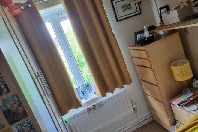 Double Room - Female - Earlsfield, London