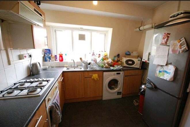 Double Room - Female - Earlsfield, London