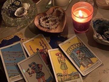 Selling: Tarot Card Reading With Adam...