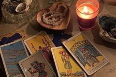 Selling: Tarot Card Reading With Adam...