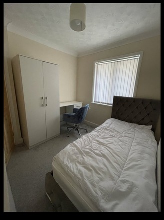 Large Single Room - Female - Woodthorpe, Sheffield