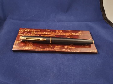 Renting out: Waterman Hemisphere in matte black with gold trim (F nib)