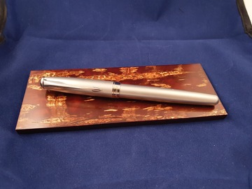 Renting out: Parker Sonnet with custom ground fine cursive italic nib