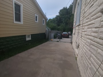 Daily Rentals: Baltimore MD, 2 Parking Spaces, Fenced All Around
