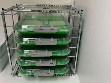 Gebruikte apparatuur: Zirc trays afsluitbaar met houder en rek complete set