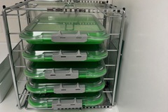 Gebruikte apparatuur: Zirc trays afsluitbaar met houder en rek complete set