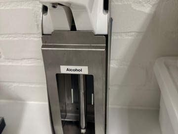 Gebruikte apparatuur: Zeep/ alcoholdispencer