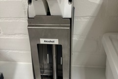 Gebruikte apparatuur: Zeep/ alcoholdispencer