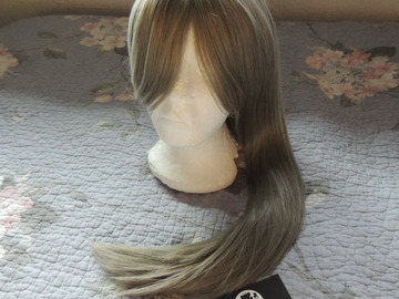 Selling with online payment: Silver Blonde Medium/Long Silky Wig