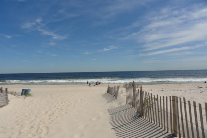 Manasquan NJ,  Driveway Parking -  10 Minute Walk To Beach 