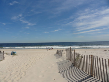 Daily Rentals: Manasquan NJ,  Driveway Parking -  10 Minute Walk To Beach 