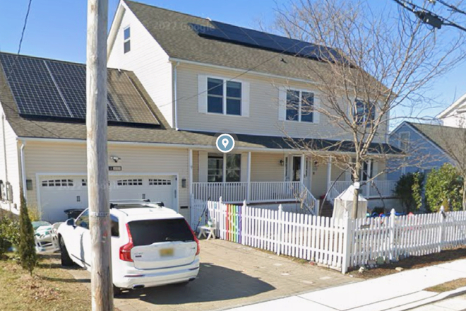 Manasquan NJ,  Driveway Parking -  10 Minute Walk To Beach 
