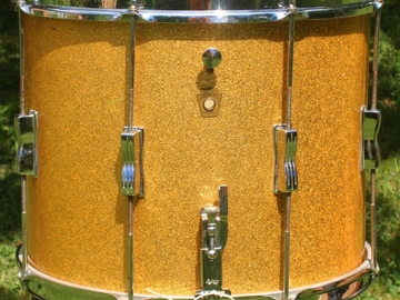 Selling with online payment: 1961-62 Ludwig 12x15 Parade drum w/ brass rims