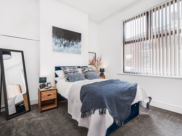 Room Available: Luxury female co-living - Central Preston