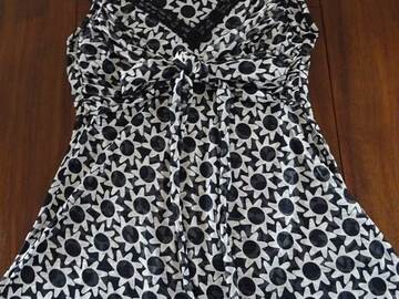 Selling: HAUT SUPER LEGER NOIR ET BLANC TAILLE 2