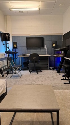 Työtila/musiikkihuone/studio