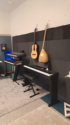 Työtila/musiikkihuone/studio