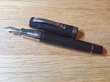 Renting out: Omas Grand Paragon - 18kt M nib