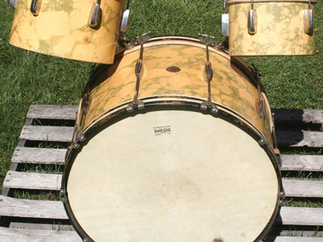 Selling with online payment: 1940s Slingerland Radio King set in Marble Lacquer