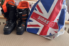 Winter sports: Salomon ski boots with boot bag 26/26.5