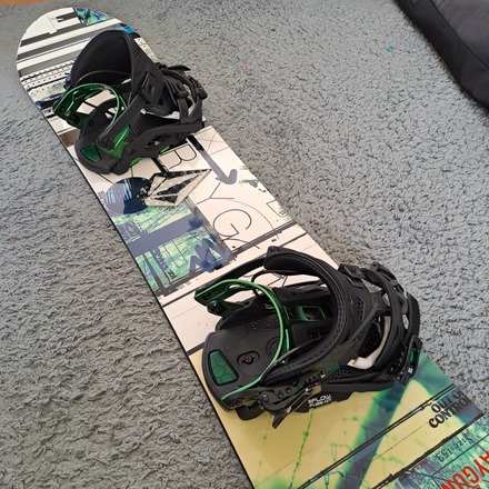 Shop secondhand outdoor activity, ski and snowboard clothing
