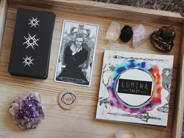Selling: 2 questions Tarot/oracle reading on any subject 