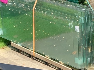 Te koop : Verre  stadip adouci sur le 4 cotes ep 4.4.2 et 5.5.2 dimensions 