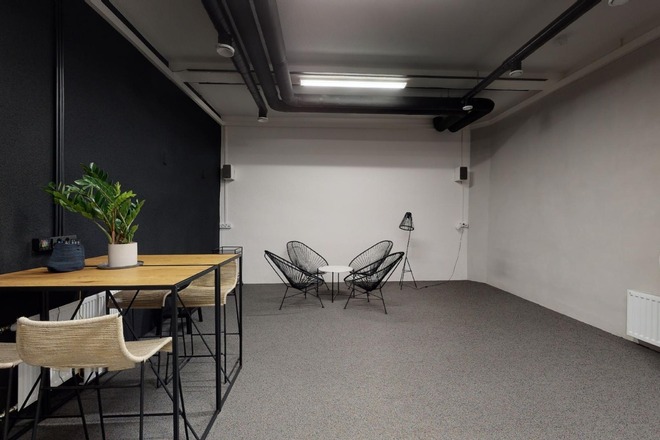 VUOKRATAAN  STUDIO / ÄÄNITYSTILA / TOIMISTO  HELSINGIN 
