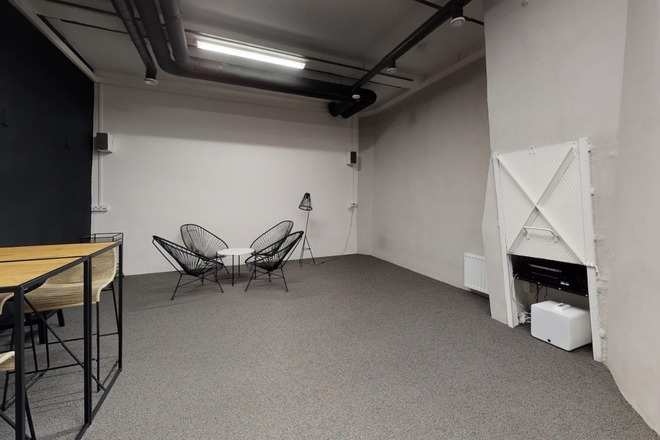 VUOKRATAAN  STUDIO / ÄÄNITYSTILA / TOIMISTO  HELSINGIN 