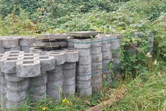 À vendre: URGENT 3 palettes de dalles de gazon (-2 dalles)