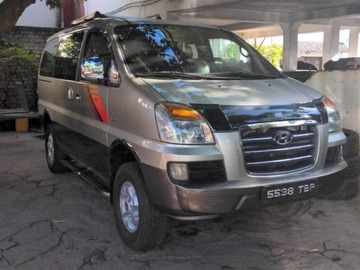 Private Transportation: 7-Passenger 4x4 Van Rental (Fuel Included) | Madagascar