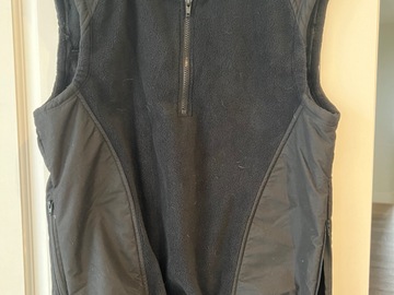 Winter sports: Black fleece gilet