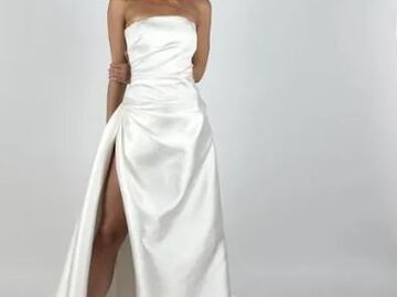Selling: Karen Willis Holmes Catalina Gown