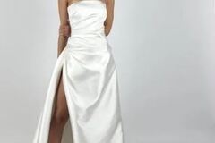 Selling: Karen Willis Holmes Catalina Gown