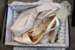 Selling: Badgley Mischka heels 