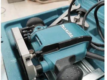 À vendre: Défonceuse makita 