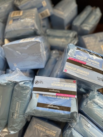 Neutrogena Makeup Remover Ultra-Soft Cleansing Towelettes - $15