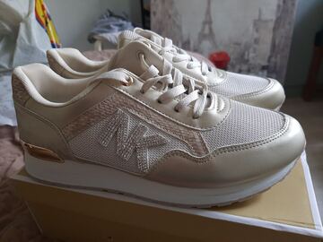 Myydään: michael kors sneakers