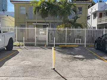 Daily Rentals: 545 Michigan Ave Miami Beach 5 parking Spot