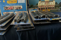Selling with online payment: WDW electric train set and Main Street train station