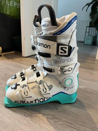 Shop secondhand outdoor activity ski and snowboard clothing and gear