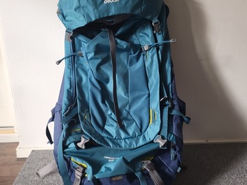 Hyr ut (per day): Deuter naisten vaellusrinkka 65+15l