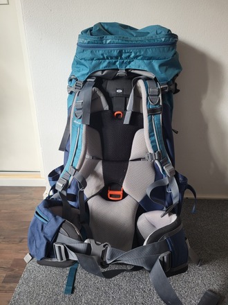 Deuter naisten vaellusrinkka 65+15l